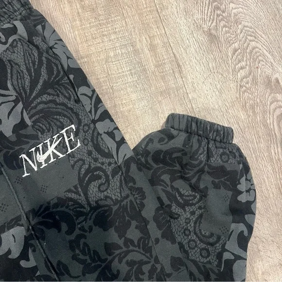Nike Black Patterned Joggers - Picture 5 of 6